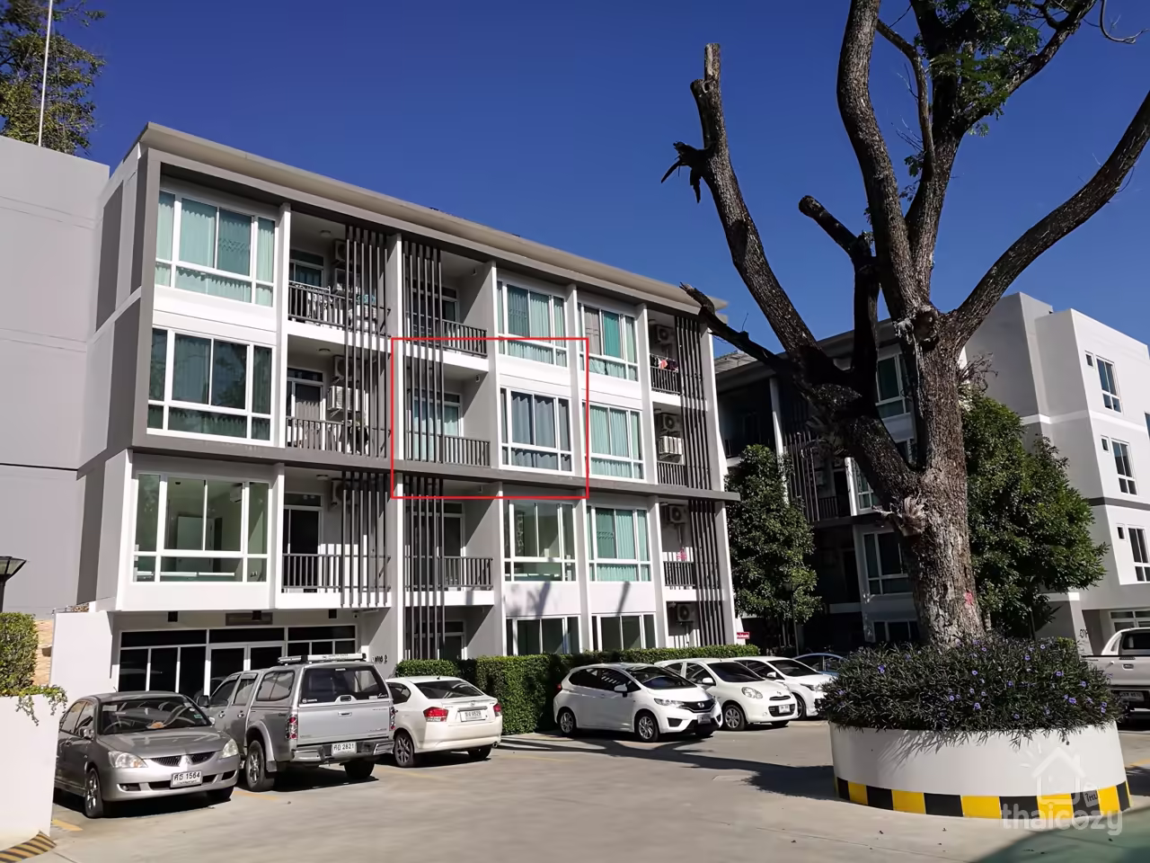 103 Condominium 2 photo 2