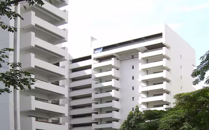 Esmeralda Apartments