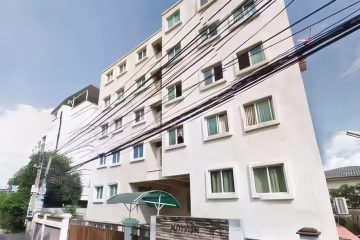 Napawarin Condo