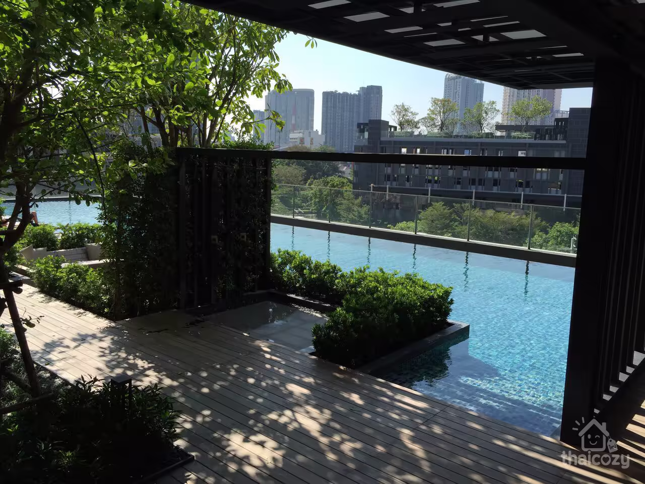 Base Park East Onnut BTS photo 1