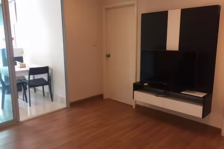 For Sale: 1-Bedroom Condo at Centric Ratchada-Suthisan, 42 sqm