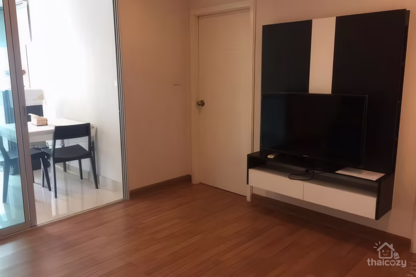 For Sale: 1-Bedroom Condo at Centric Ratchada-Suthisan, 42 sqm photo 1