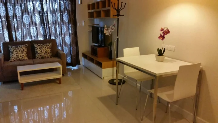 ให้เช่าห้องนอน 1 ห้องที่ เลอ โคเต้ สุขุมวิท 14