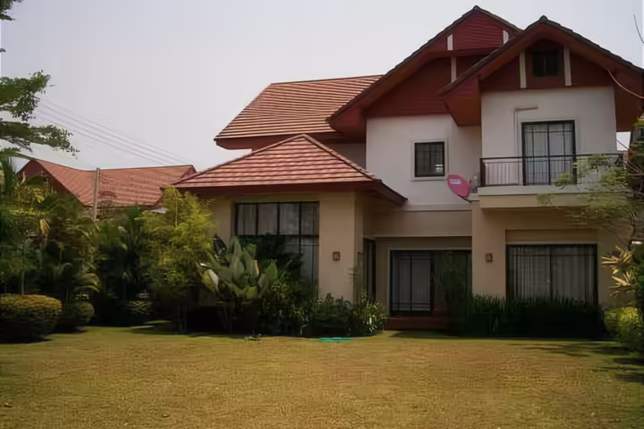 5 Bedroom Family Home in Saraphi