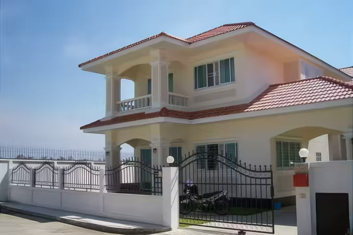 3 Bedroom Family Home in San Kampaeng