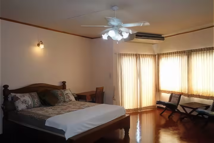 Comfortable Riverside Studio Apartment