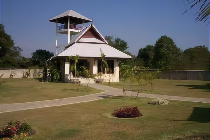 1 Bedroom Bungalow with Pool in San Kampaeng