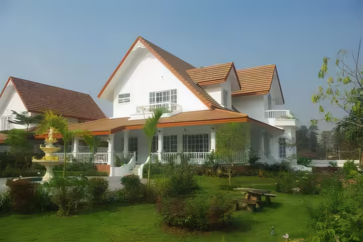 Brand New Luxury 3 Bedroom Family Home in San Kampaeng
