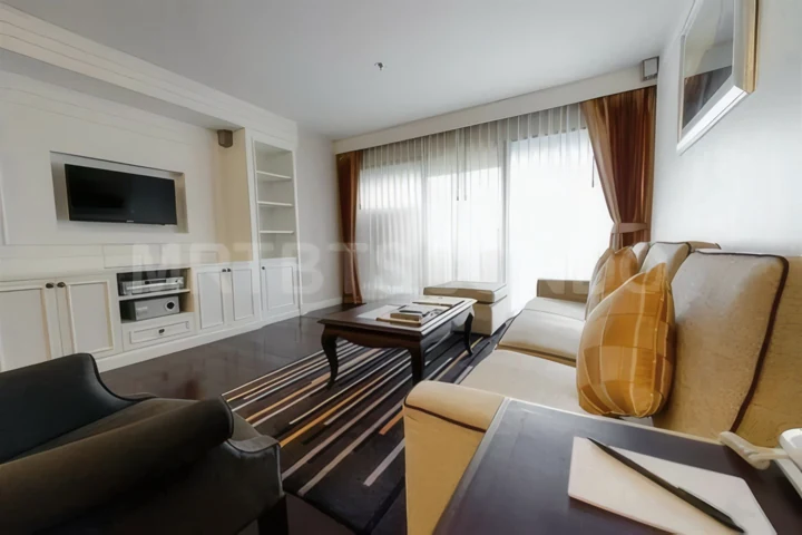 Bliston Suwan Park View – Appartement à louer près de BTS Chit Lom, loyer 89 000 Baht/mois