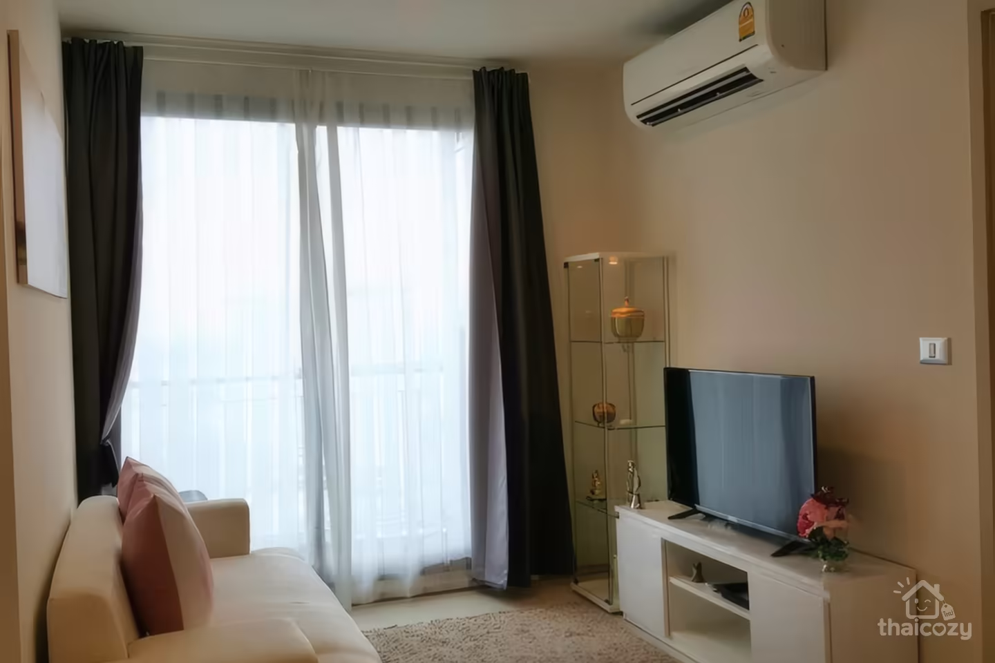 Rhythm Sukhumvit 42 Condo for Rent near BTS Ekkamai – 42,000 Baht/Month photo 2