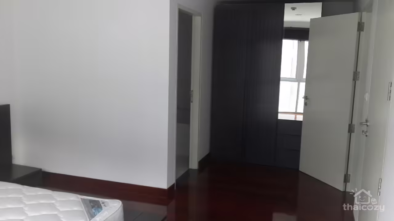Urbana Sukhumvit 15 - 2 Bedroom, 119.54 sq.m. For Sale photo 2