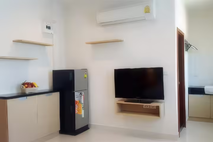 UR Thonglor Soi 13 Studio Apartment for Rent near BTS Thong Lo – 18,000 Baht/Month
