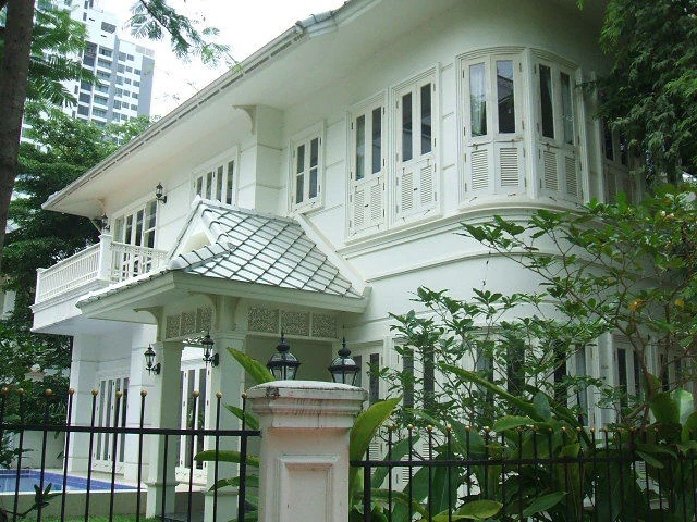 บ้านพร้อมสระว่ายน้ำส่วนตัวให้เช่าในพร้อมพงษ์