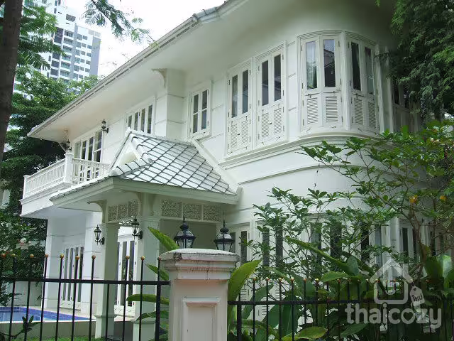 บ้านพร้อมสระว่ายน้ำส่วนตัวให้เช่าในพร้อมพงษ์ photo 1