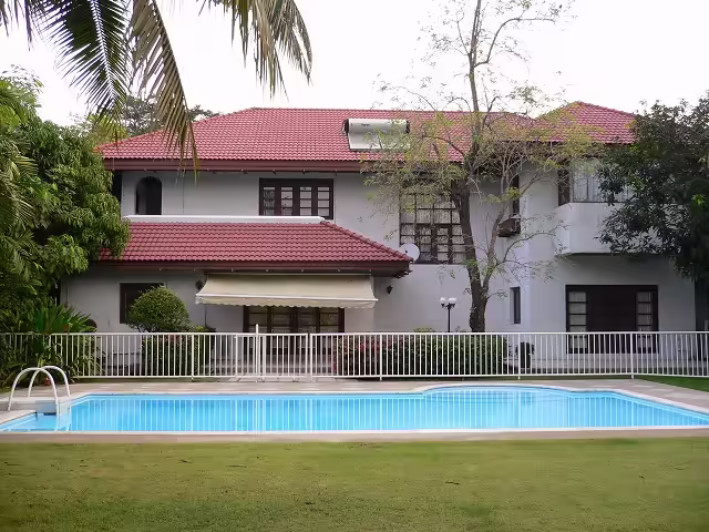 5-Bed Lakeside Villa 2 for Rent, 170K