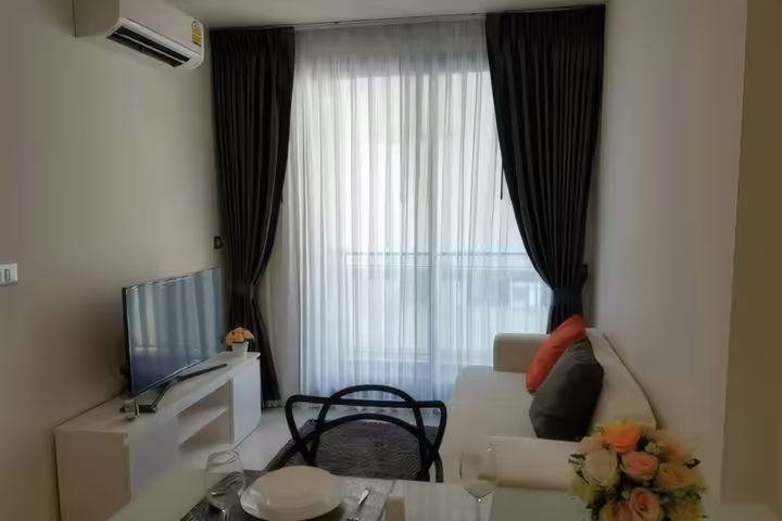 Rhythm Sukhumvit 42, Condo for Rent near BTS Ekkamai, 1 Bedroom 35 sqm, Price 30,000 baht/month