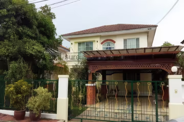 2-storey house for sale, 4 bedrooms, 4 bathrooms, 78 sq.m. land, established village, ready to decorate with built-ins