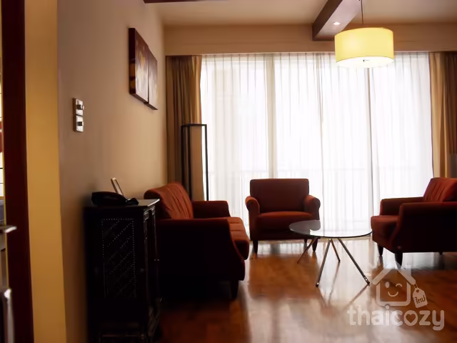 Large 1 Bedroom at Langsuan photo 2