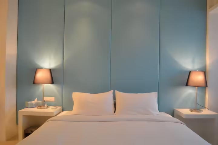 Lake Green 1-Bed near BTS Nana, 140 sqm