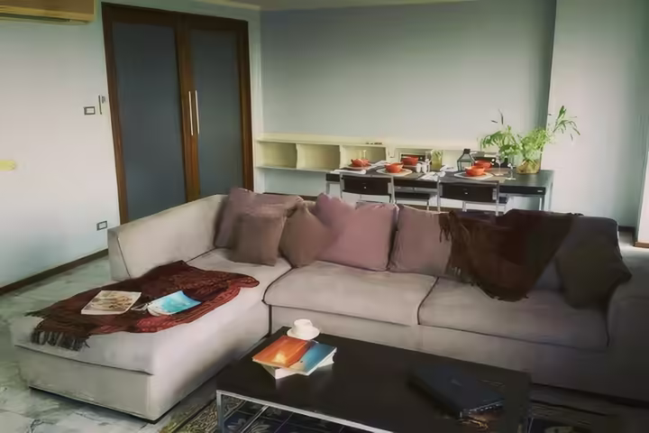 For Sale: 112 sqm 2-Bedroom Apartment at Omni Tower Sukhumvit Nana