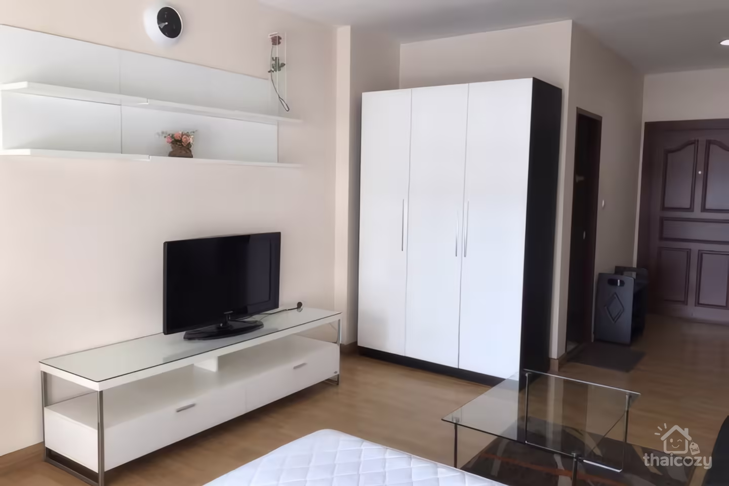 Studio for Rent at PG Rama 9, 30 sqm, Near MRT Phra Ram 9, 10,000 Baht/Month photo 2