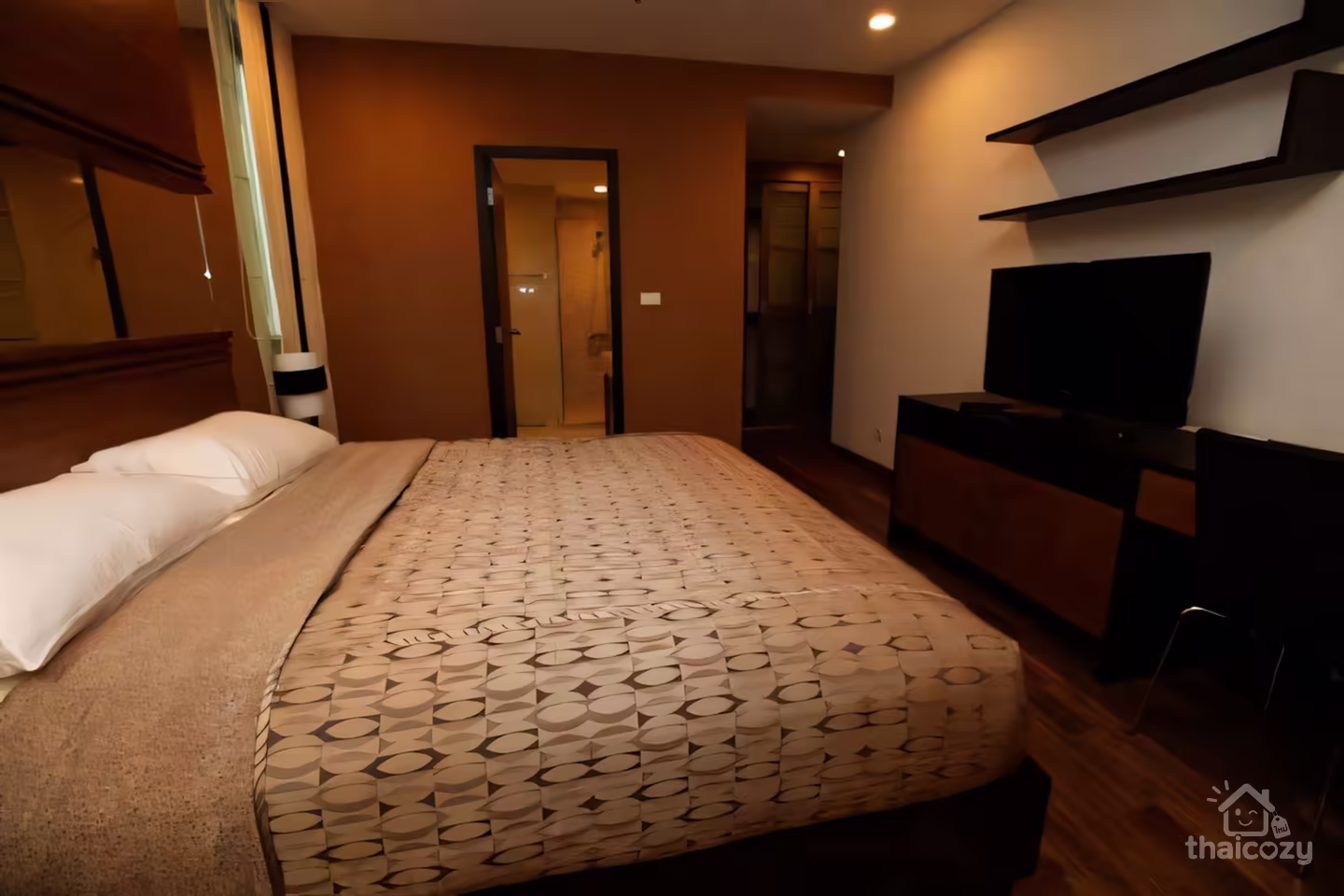 2 Bedrooms 112 sq.m. for Rent at Ratchadamri photo 2
