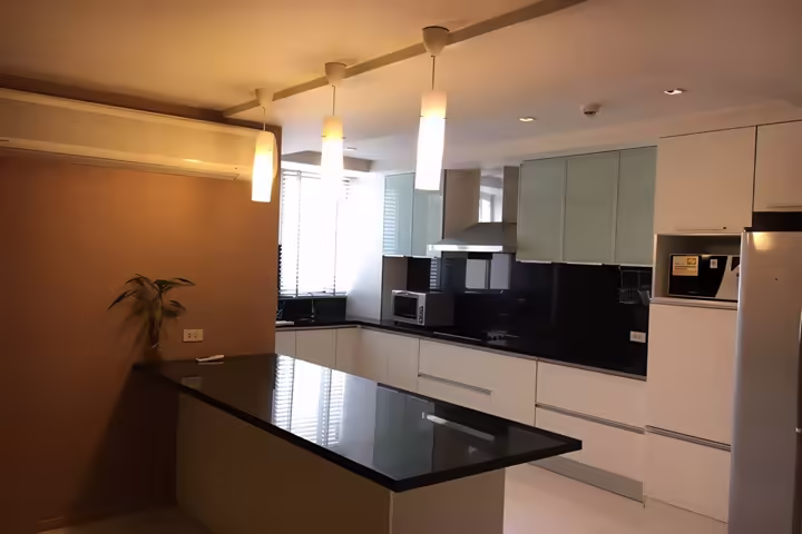 For Rent: Taiping Tower Room 2171