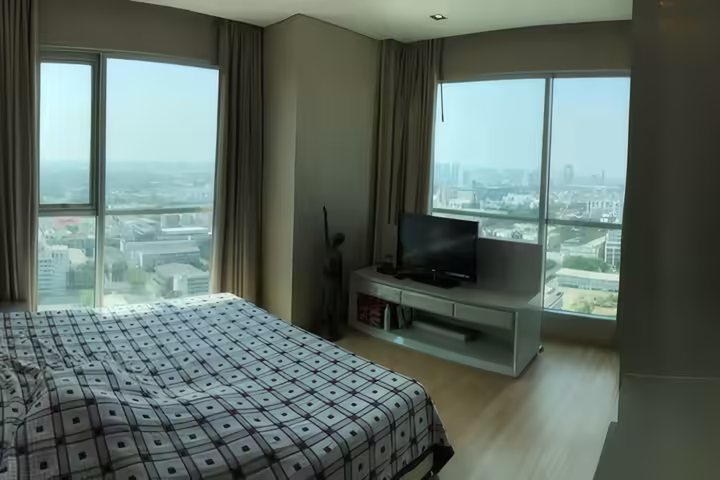 A17 Quick Sale: The Address Phayathai, 2 Bedroom, 61 sq.m, 33rd Floor