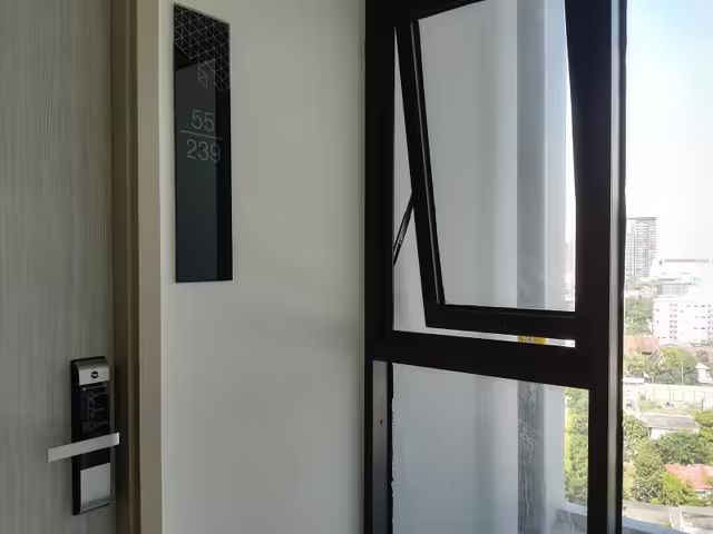 Outstanding Wooden Furniture and Luxury Comfortable Sofa with SB Cabinet Built-in – Rhythm Sukhumvit 36-38 Near BTS Thonglor, 49 sqm, Rental 45,000 Baht/Month