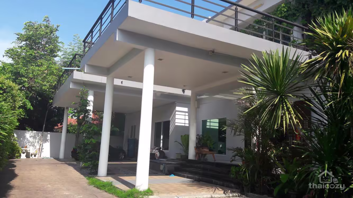 6 bedrooms with private pool in Ladprao Bangkok photo 2