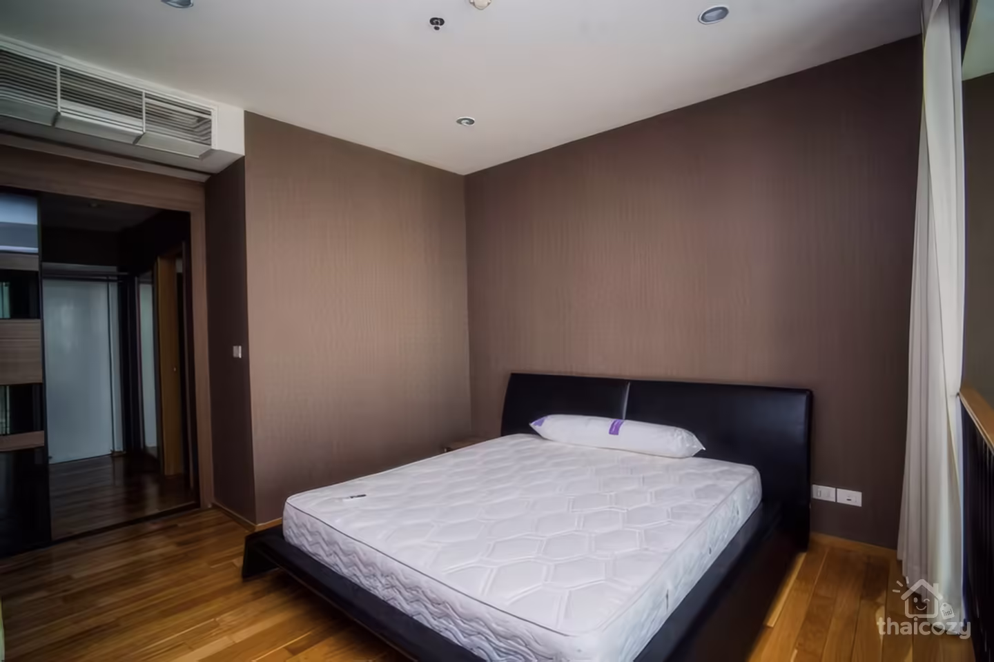 The Emporio Place, Condo for Rent near BTS Phrom Phong, 1 Bedroom 75 sqm, Price 55,000 THB/Month photo 2