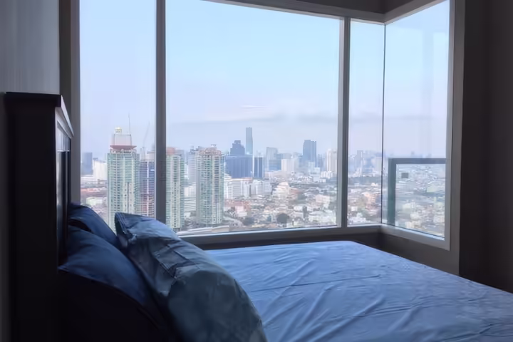 Menam Residences: 1 Bedroom Condo for Sale near BTS Saphan Taksin, 49 sqm, 10,000,000 THB