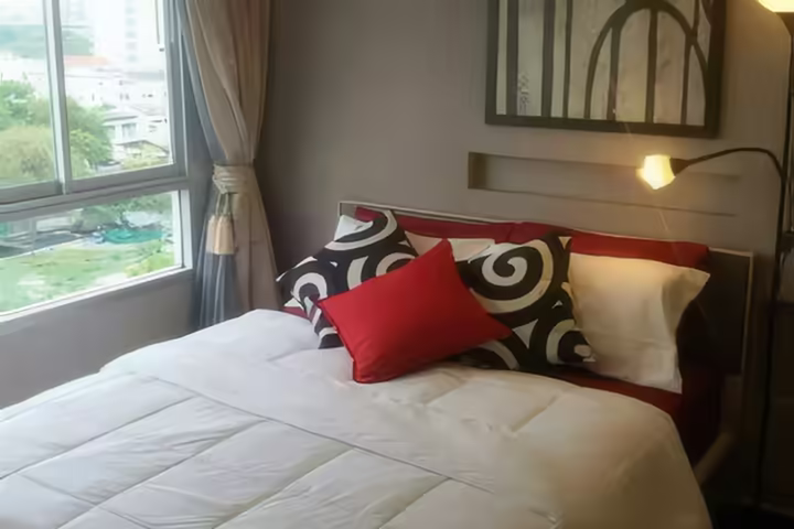 Elio Del Ray Studio for Rent Near BTS Udom Suk, 26 sqm, 12,000 Baht/Month