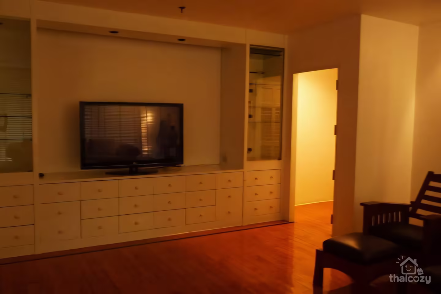 Chidlom 2-Bedroom Apartment for Rent Near BTS photo 2