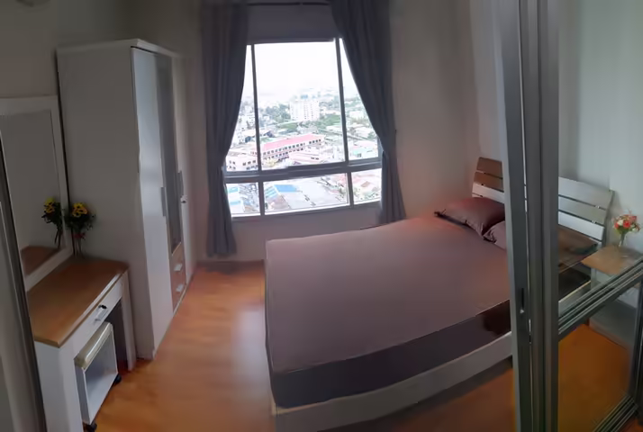 Room for rent walking to BTS Bangwa