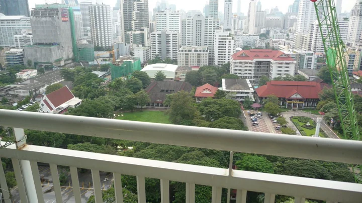 คอนโด 2 ห้องนอนให้เช่า อโศก 68 ตร.ม.