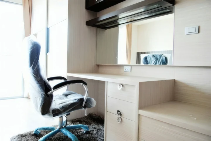 Sky Walk Condominium – 开间 40 平米 出租，近 BTS 帕卡农，月租 30,000 泰铢