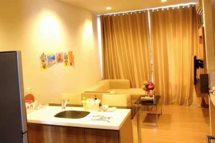 ให้เช่าคอนโด รีธึ่ม สาทร ใกล้ BTS สะพานตากสิน 1 ห้องนอน 45 ตร.ม. 29,000 บาท/เดือน
