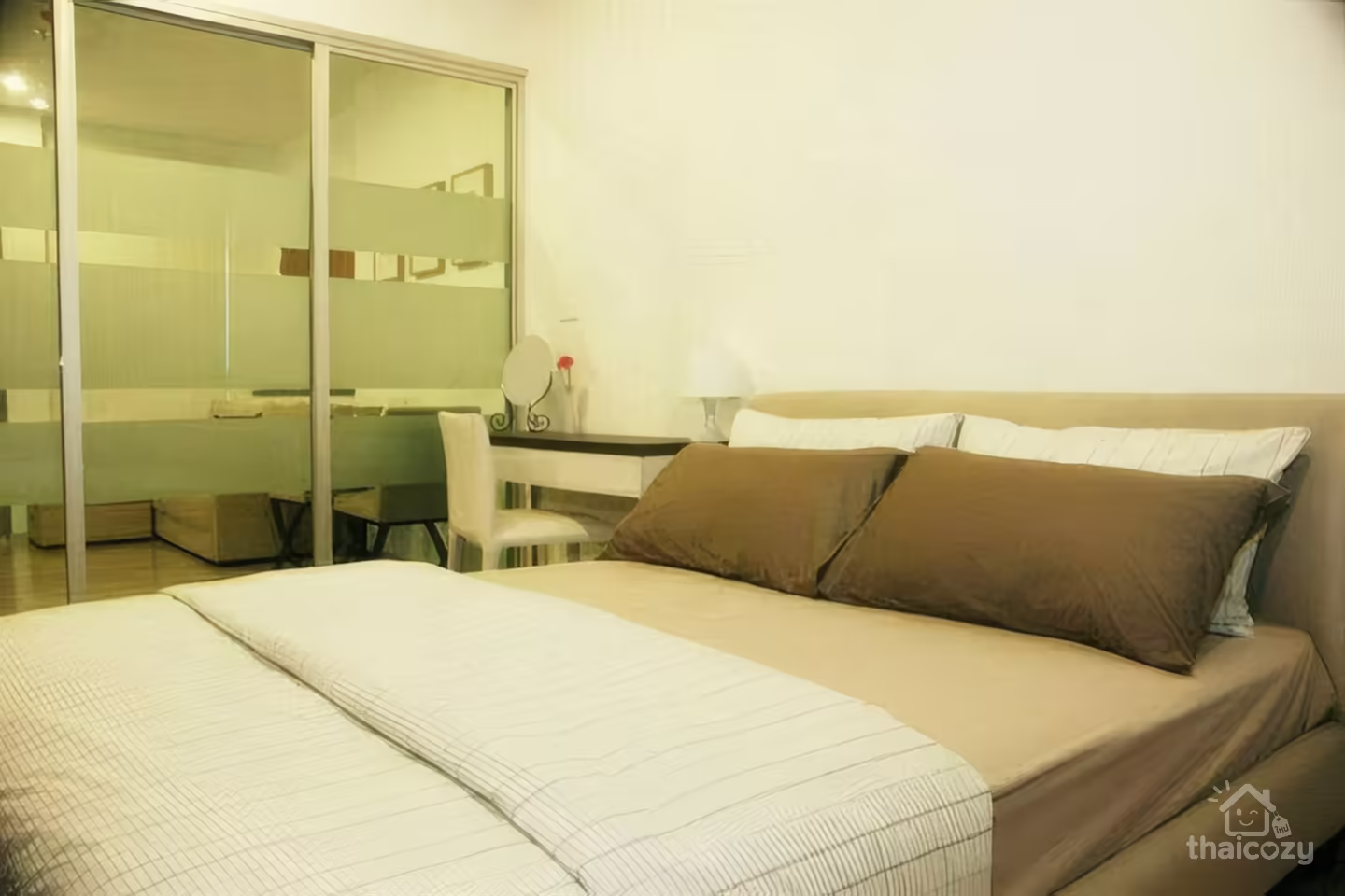 Life Ratchadapisek Condo for Rent near MRT Huai Khwang, 1 Bedroom 39 sqm, Price 20,000 Baht/Month photo 2