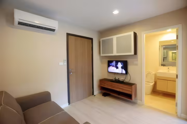 Metro Luxe Rama 4, Condo for Rent near BTS Ekkamai, 1 Bedroom 25 sqm, Price 17,000 baht/month