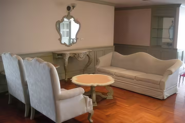 240 sqm in Sukhumvit Soi 24 Close to BTS