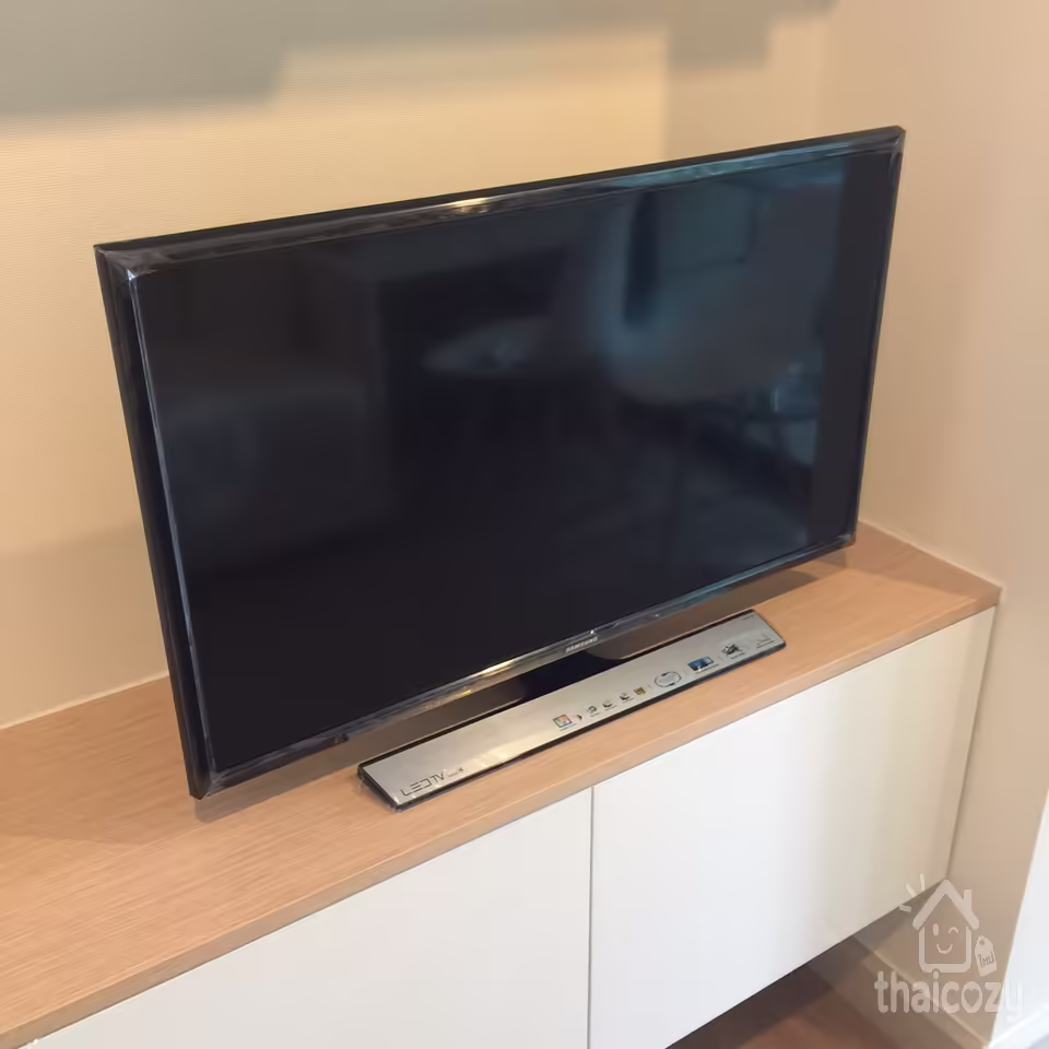 Condo for Rent: 1-Bedroom Studio, 31 sq.m., Near BTS Victory Monument photo 2