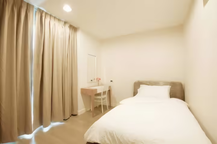 The Crest Sukhumvit 24, Condo for Rent near BTS Phrom Phong, 2 Bedroom 62 sqm, Price 70,000 Baht/Month