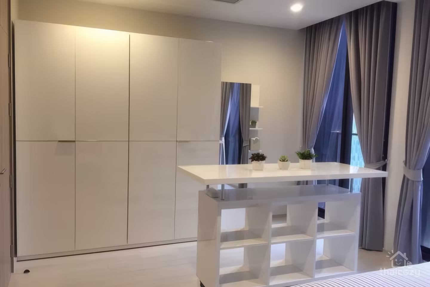 Noble Ploenchit Condo for Rent near BTS Phloen Chit, 1 Bedroom 47 sqm, 49,000 baht/month photo 2
