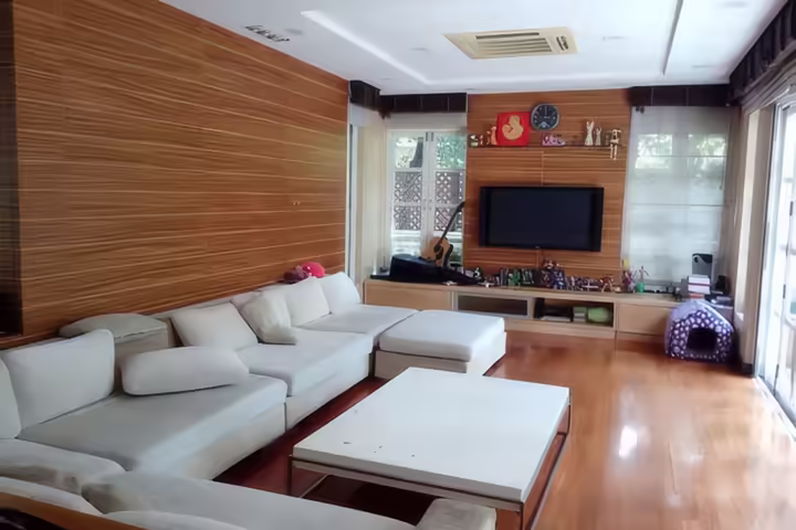 Sale single house 2 stories 1040 sq.m. near Crystal Design Center, Pradit Manutham road