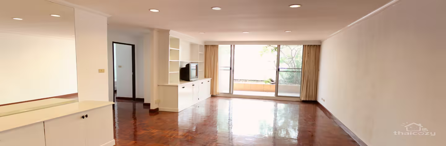 3 ห้องนอนพร้อมระเบียงใหญ่บนถนนสุขุมวิท photo 1