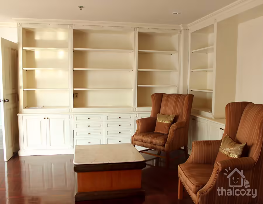Big apartment for rent in Sukhumvit Soi 26 photo 1
