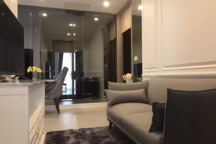 Noble Ploenchit Condo for Rent near BTS Phloen Chit, 1 Bedroom 50 sqm, 49,000 THB/Month