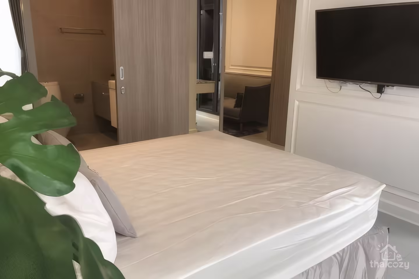 Noble Ploenchit Condo for Rent near BTS Phloen Chit, 1 Bedroom 50 sqm, 49,000 THB/Month photo 2