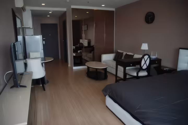 Sale Sky Walk Condo near BTS Phra Khanong - Studio 40 sqm - Price 6,500,000 THB